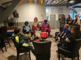 Sinterklaasfeest bij S.K.N.W.K. voor JO7-1 van vrijdag 1 december 2023 (140/180)